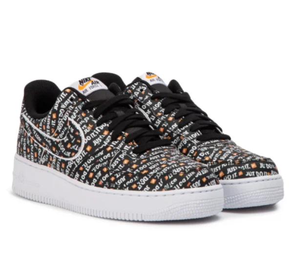 NIKE AIR FORCE 1 LOW JUST DO IT BLACK – MEN’S - Imagen 2