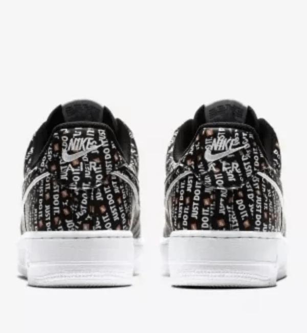 NIKE AIR FORCE 1 LOW JUST DO IT BLACK – MEN’S - Imagen 3