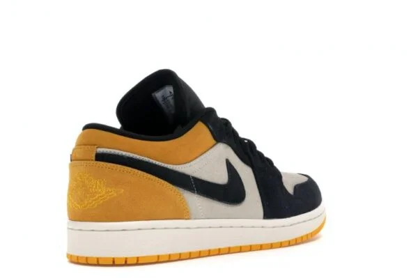 NIKE AIR JORDAN 1 LOW SAIL UNIVERSITY GOLD BLACK - Imagen 3